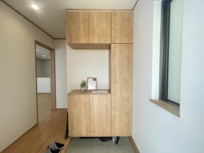 【玄関】 | 那覇市小禄（全3棟）ラストB号棟 | B号棟　十分な収納付き玄関♪