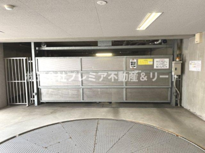 【駐車場】 | KDXレジデンス品川シーサイド | 屋内駐車場にはターンテーブルがあります