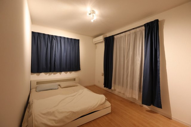 八王子市　犬目町　中古戸建ての寝室|～バルコニーに面している6.5帖の主寝室～