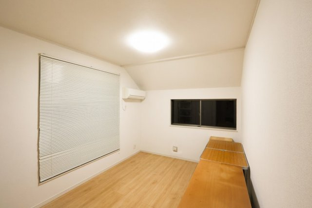 八王子市　犬目町　中古戸建ての子供部屋|～2階バルコニーに面している6.5帖の洋室です～