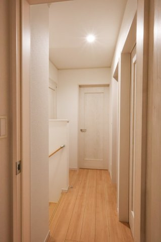 八王子市　犬目町　中古戸建ての洋室|～2階廊下部分～