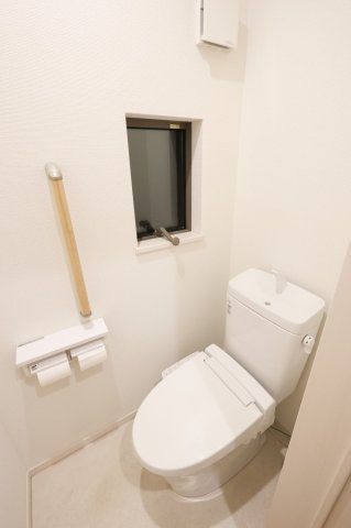 八王子市　犬目町　中古戸建てのトイレ|～暖房温水洗浄機能付きトイレ　冬場は特に嬉しい機能ですね～