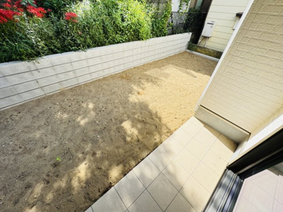 【庭】 | 松戸市高塚新田新築戸建（高塚新田第２） | リビング前・南東側庭スペース