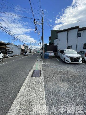 小田原市扇町　中古戸建の前面道路含む現地写真|前面道路含む現地写真です