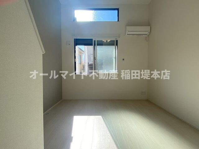 川崎市多摩区生田８丁目のアパートの居間・リビング