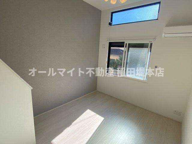 川崎市多摩区生田８丁目のアパートの居間・リビング