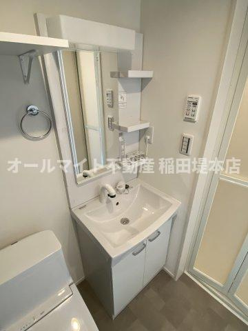 川崎市多摩区生田８丁目のアパートの独立洗面台