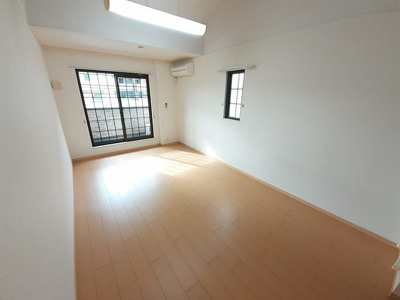 【内装】 | エンブレイス | 内装です