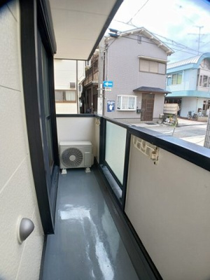 【バルコニー】 | カーサ・コモド | 暖かな日差しのふりそそぐバルコニー