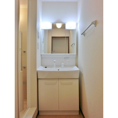 【洗面所】 | ラフィネ小松B棟 | 広い洗面スペース