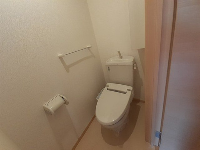 【トイレ】 | サンハイツ北六甲参番館 | 清潔感のあるトイレです