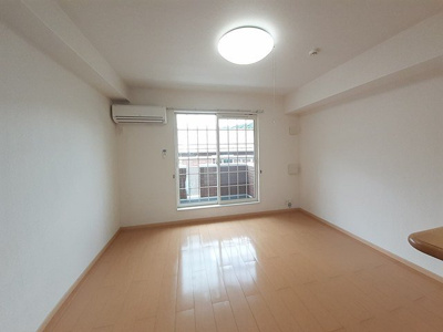 【居間・リビング】 | サンハイツ北六甲参番館 | ゆったりとしたリビングです