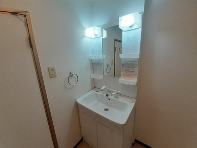 【洗面所】 | ファミール本田パートⅥ | 明るい洗面所です
