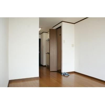 【内装】 | アーネスト坂田 | 明るい色調の室内です