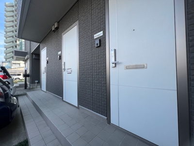 【玄関】 | クレセント | 玄関前