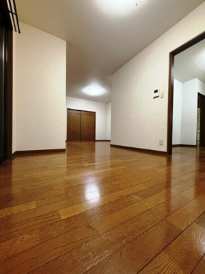 【居間・リビング】 | 名塩さくら台２丁目戸建 | こちらの居間で趣味の時間をお楽しみください