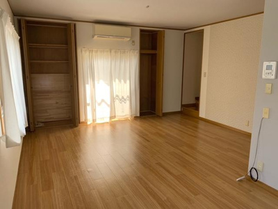 【居間・リビング】 | 甲陽園本庄町戸建貸家 | リビング