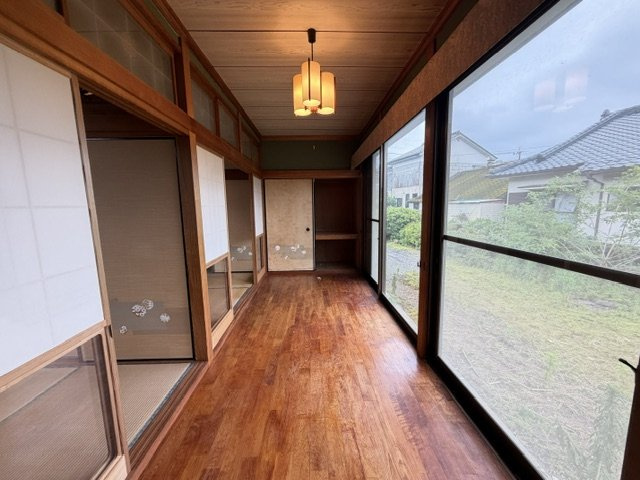 都城市高城町穂満坊の中古一戸建の内装|縁側