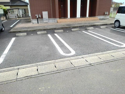 【駐車場】 | セル・フォンテーヌ | 駐車場に車を止められます