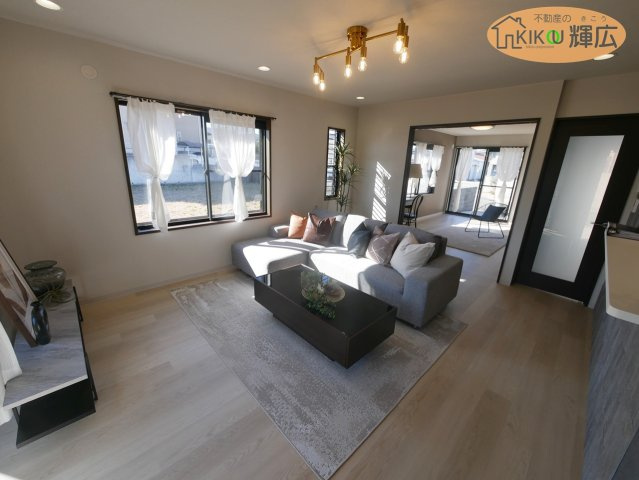 【居間・リビング】 | 姫路市飾磨区高町　中古戸建