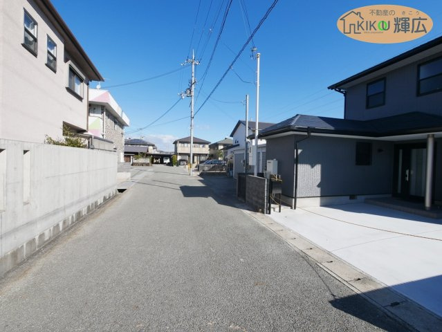 【前面道路含む現地写真】 | 姫路市飾磨区高町　中古戸建
