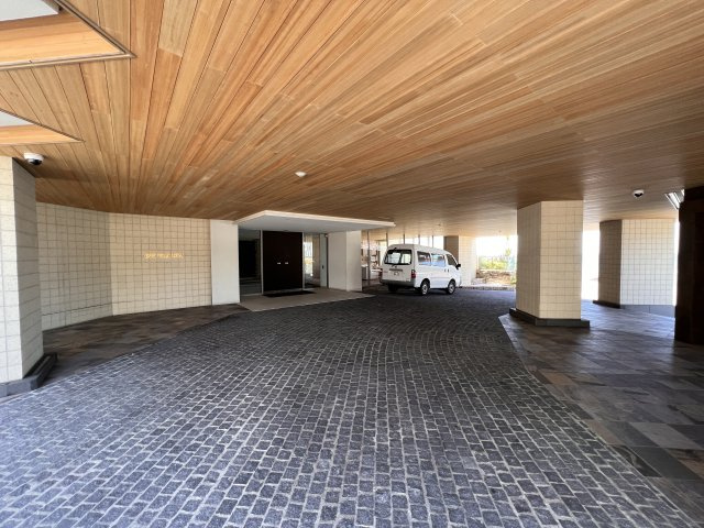 海一望！デュオヒルズ秋谷　2階のエントランス|車寄せ