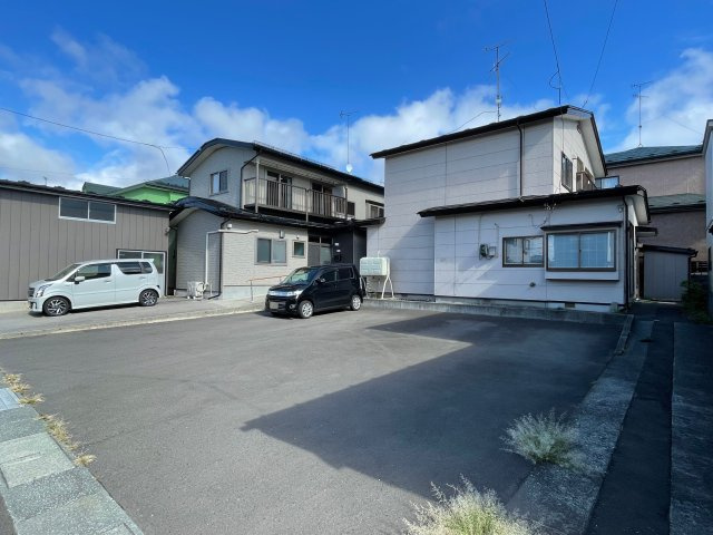 八戸市白銀4丁目の駐車場
