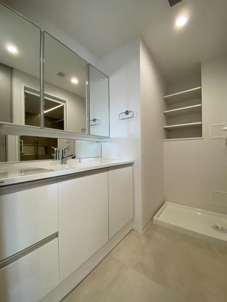 三鷹市上連雀８丁目の中古マンションの洗面所