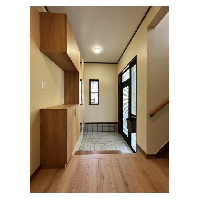 西条市小松町新屋敷3062-2　中古住宅の玄関