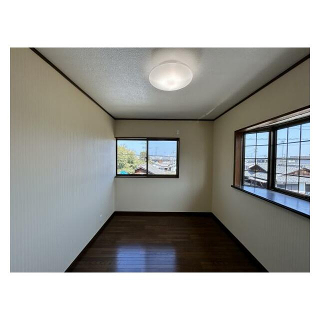 西条市小松町新屋敷3062-2　中古住宅の洋室