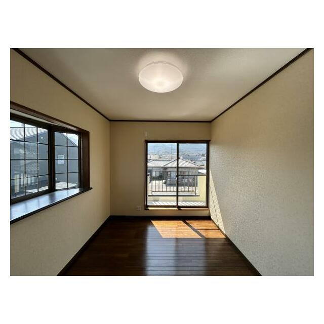 西条市小松町新屋敷3062-2　中古住宅の洋室