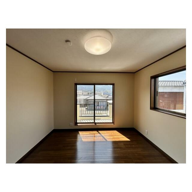 西条市小松町新屋敷3062-2　中古住宅の洋室