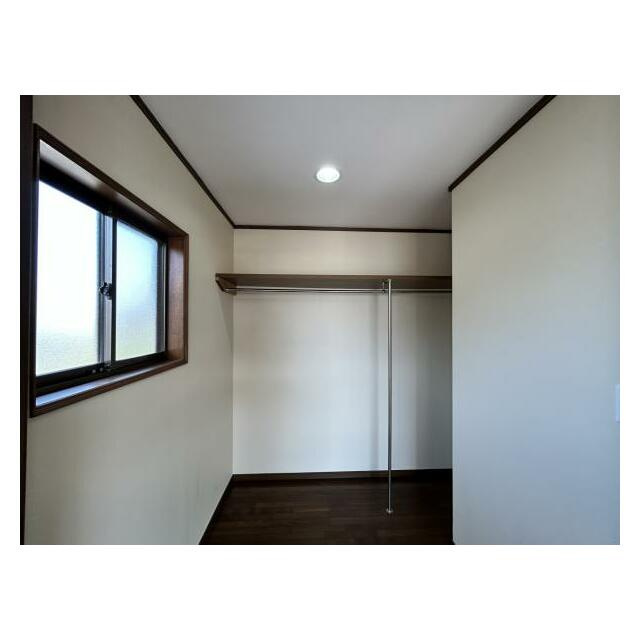 西条市小松町新屋敷3062-2　中古住宅の収納