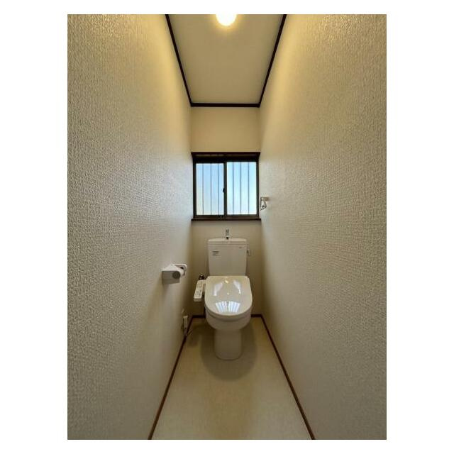 西条市小松町新屋敷3062-2　中古住宅のトイレ