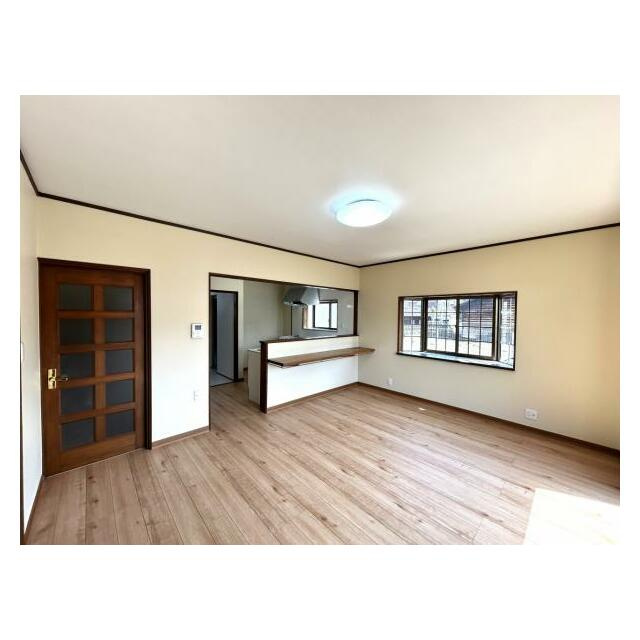 西条市小松町新屋敷3062-2　中古住宅の居間・リビング