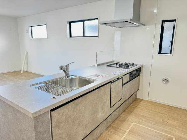 八王子市　諏訪町　新築一戸建て　１期のキッチン|～オシャレなオープンキッチン　使い勝手も良好です～