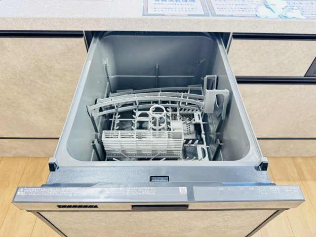 八王子市　諏訪町　新築一戸建て　１期のキッチン|～食洗機付き　食事後の食器洗いはお任せ、家族でゆっくりとくつろげます～