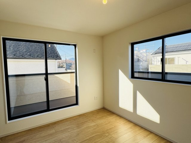 八王子市　諏訪町　新築一戸建て　１期の収納|～2階9.1帖の主寝室　ベッドなど大型家具のレイアウトもしやすい広さです～