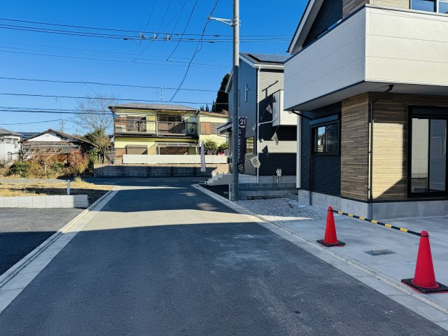 八王子市　諏訪町　新築一戸建て　１期の前面道路含む現地写真|～北西5.0ｍ道路に面しています～