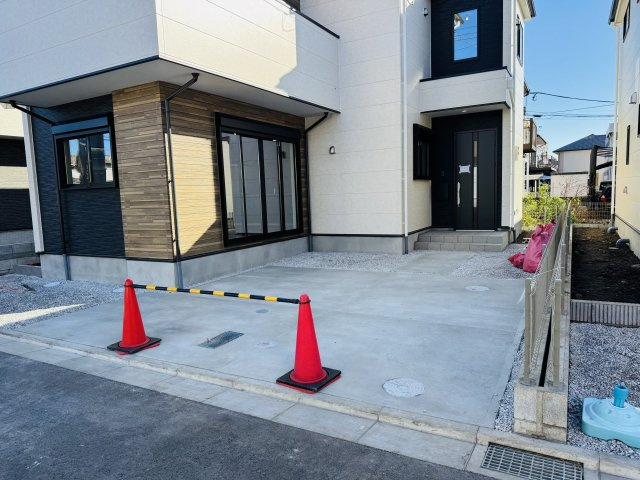 八王子市　諏訪町　新築一戸建て　１期の駐車場|～並列2台駐車可能かスペース～