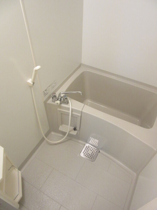 ジョイフル ヨコタIIIの浴室|落ち着いた空間のお風呂です