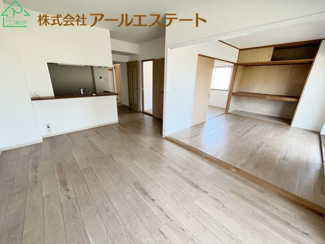 クリーンピア姫路白浜　　JR「浜の宮駅」徒歩10分の居間・リビング