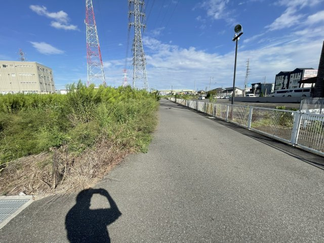 ６５９７７　本巣市小柿土地の前面道路含む現地写真