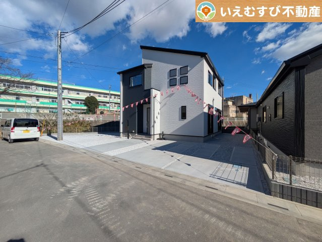 GRAFARE　小川町小川の駐車場|3台駐車可能なゆとりのカースペース
複数台車をお持ちでも、お友達が遊びに来てもゆとりの駐車スペース！