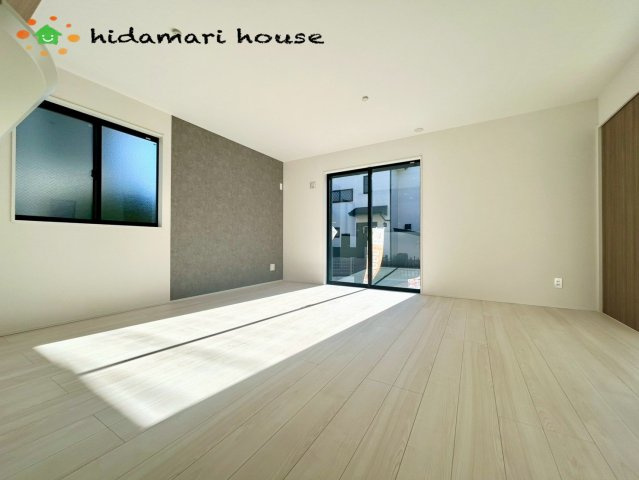 上尾市上25期　新築戸建　グラファーレ01の前面道路含む現地写真