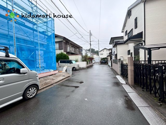 上尾市上25期　新築戸建　グラファーレ01の前面道路含む現地写真