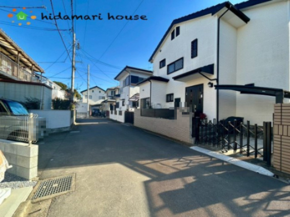 上尾市上25期　新築戸建　グラファーレ01の前面道路含む現地写真
