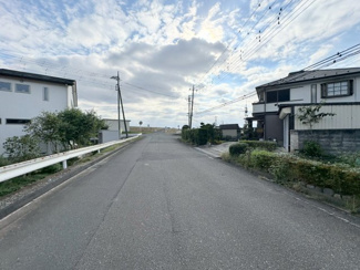 【前面道路含む現地写真】 | 比企郡川島町釘無　建築条件なし売地　西武新宿線『本川越駅』バス15分　【つばさ南小学区】
