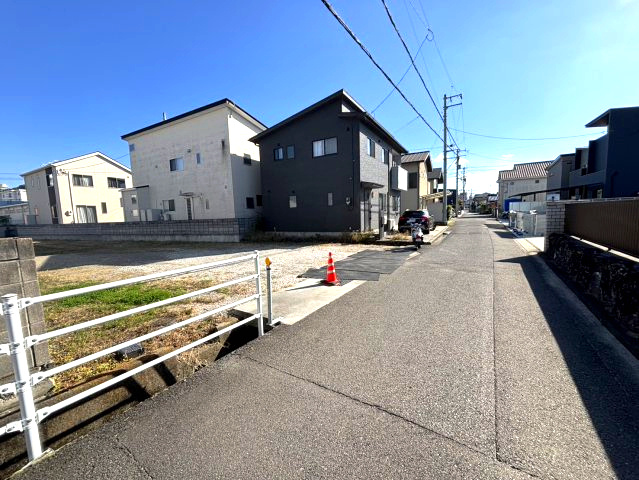 松山市東長戸４丁目の売地の前面道路含む現地写真|前面道路含む現地写真です