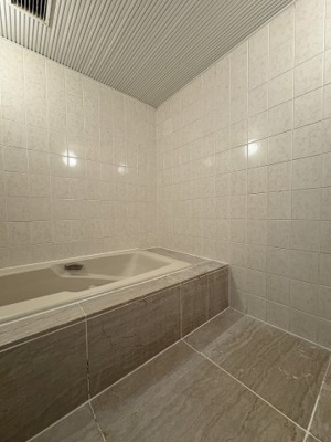 【浴室】 | 西原パーク・マンション | ※写真は同タイプ住戸です。